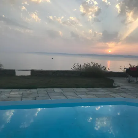 Elli S Seafront Pool Villa, 100 M From Quiet Sandy In Kea, Cyclades Melissaki