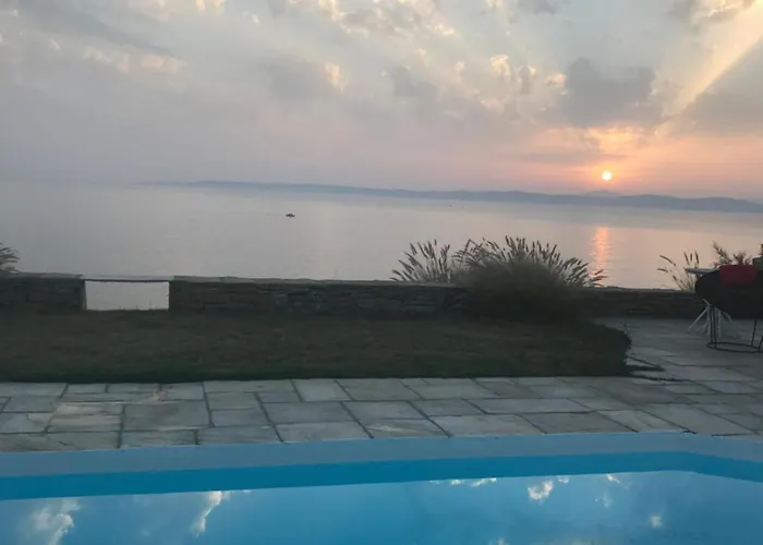Elli S Seafront Pool Villa, 100 M From Quiet Sandy In Kea, Cyclades Melissaki
