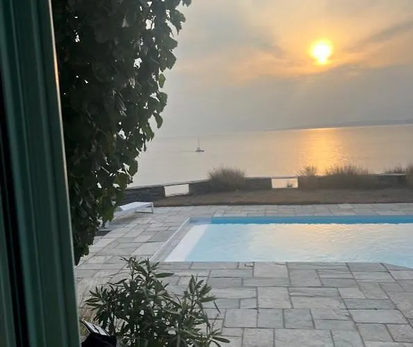 Elli S Seafront Pool Villa, 100 M From Quiet Sandy In Kea, Cyclades *